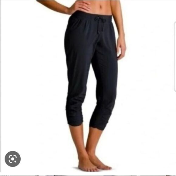 Athleta Black Prima Lightweight Ruched Leg Capri Active Athletic Pants - Picture 1 of 6